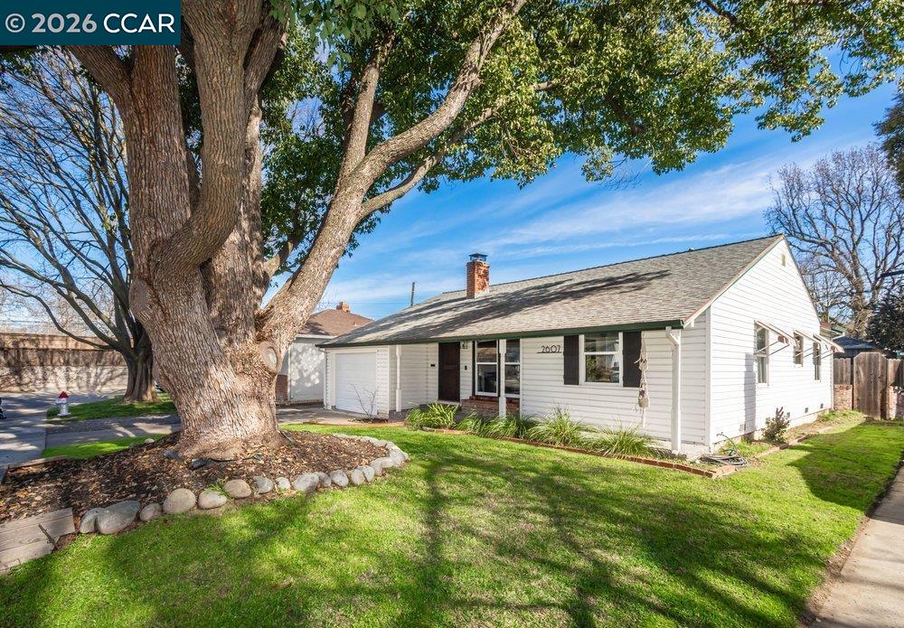 2607 Patton Way Sacramento, CA 95818 - Photo 2 of 40