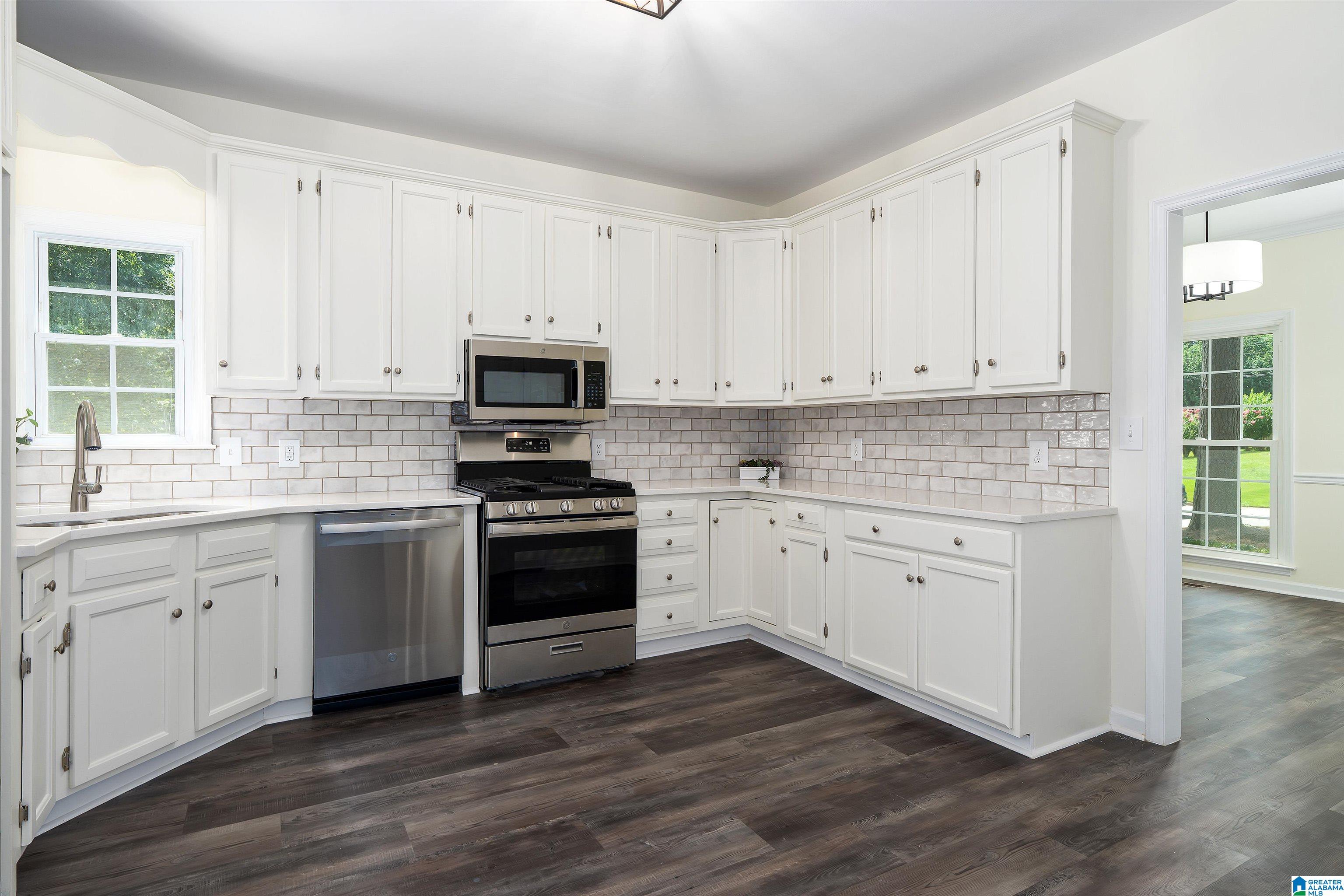 2013 Little Ridge Circle Birmingham, AL 35242 - Photo 12 of 31