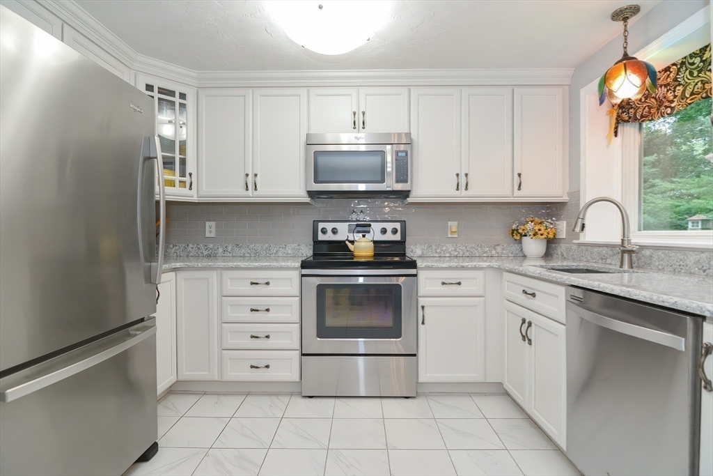 6 Castle Hill Road Hopkinton, MA 01748 - Photo 14 of 42 Gallery Image 14