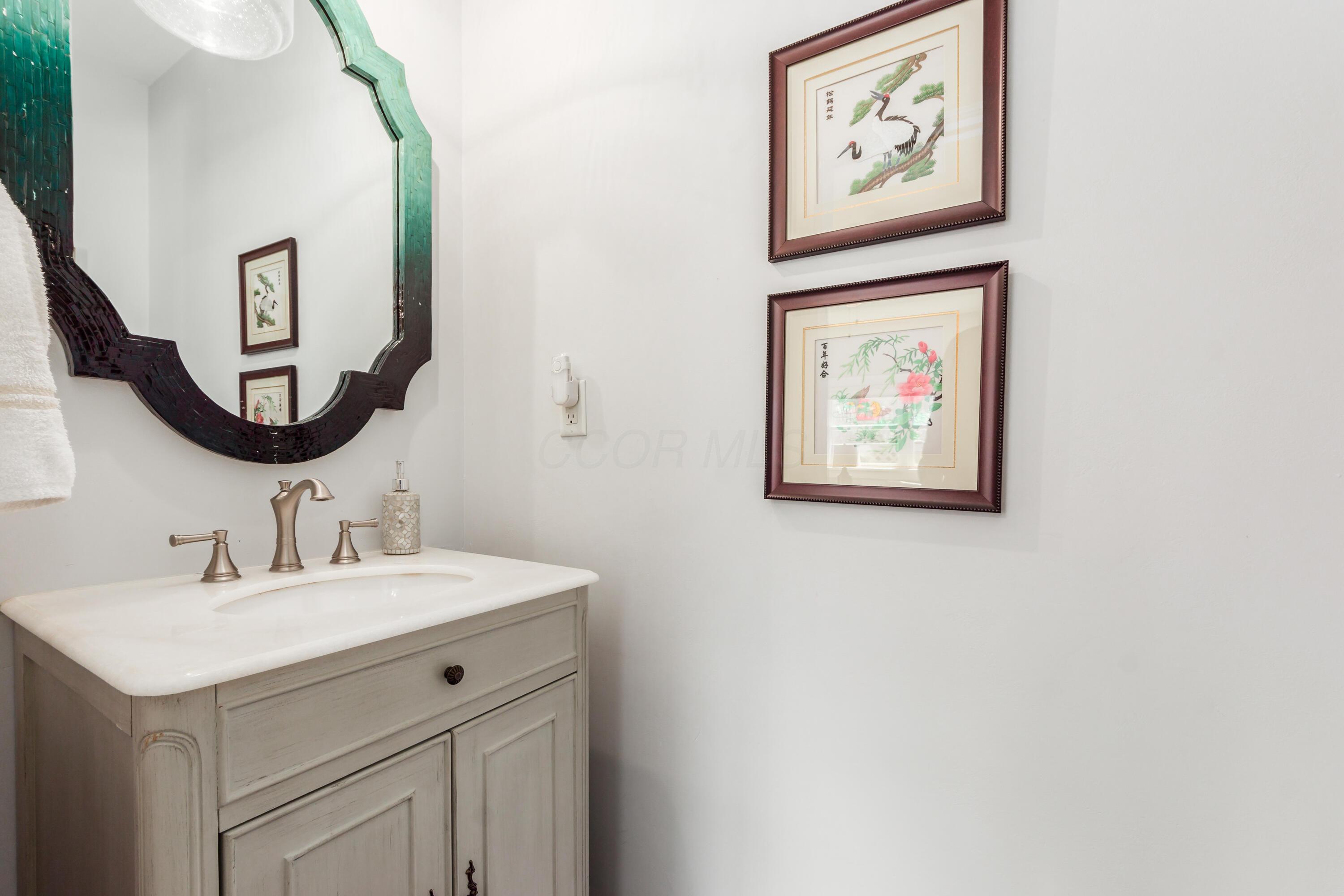 829 Vernon Road Columbus, OH 43209 - Photo 18 of 40 Half bath off the family room