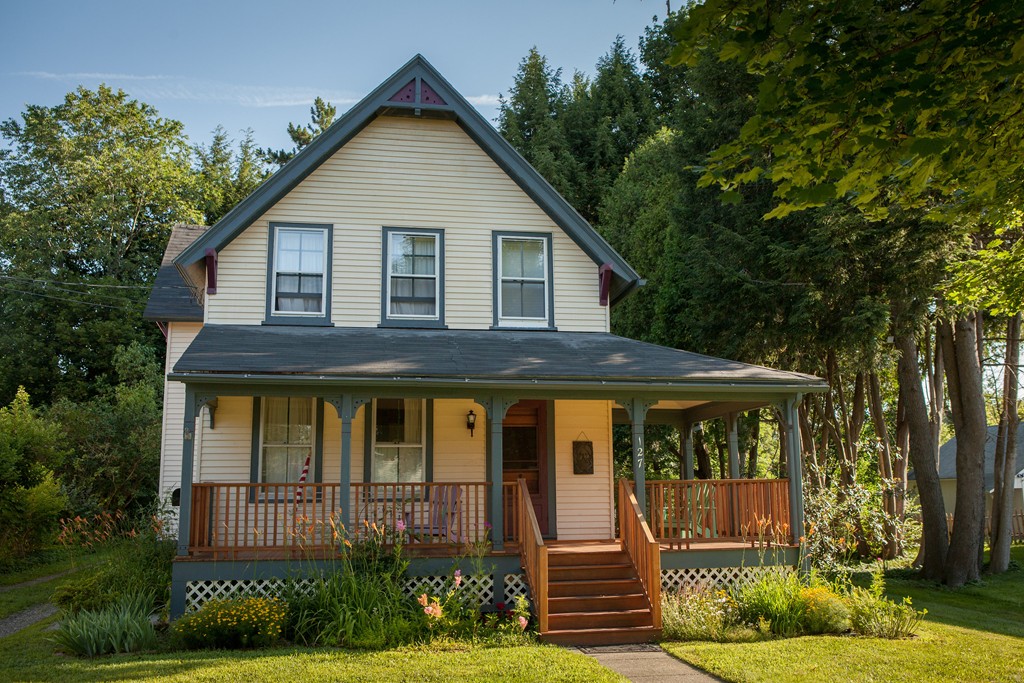 127 Shelburne Road Greenfield, MA 01301 - Photo 1 of 28 Gallery Image 1