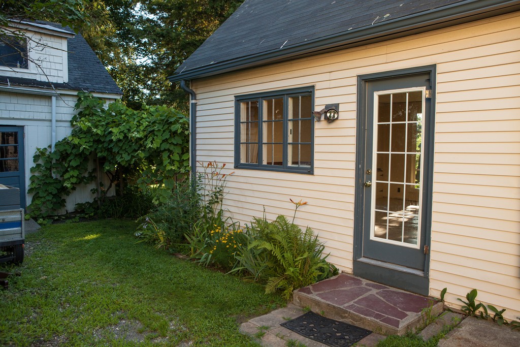 127 Shelburne Road Greenfield, MA 01301 - Photo 2 of 28 Gallery Image 2