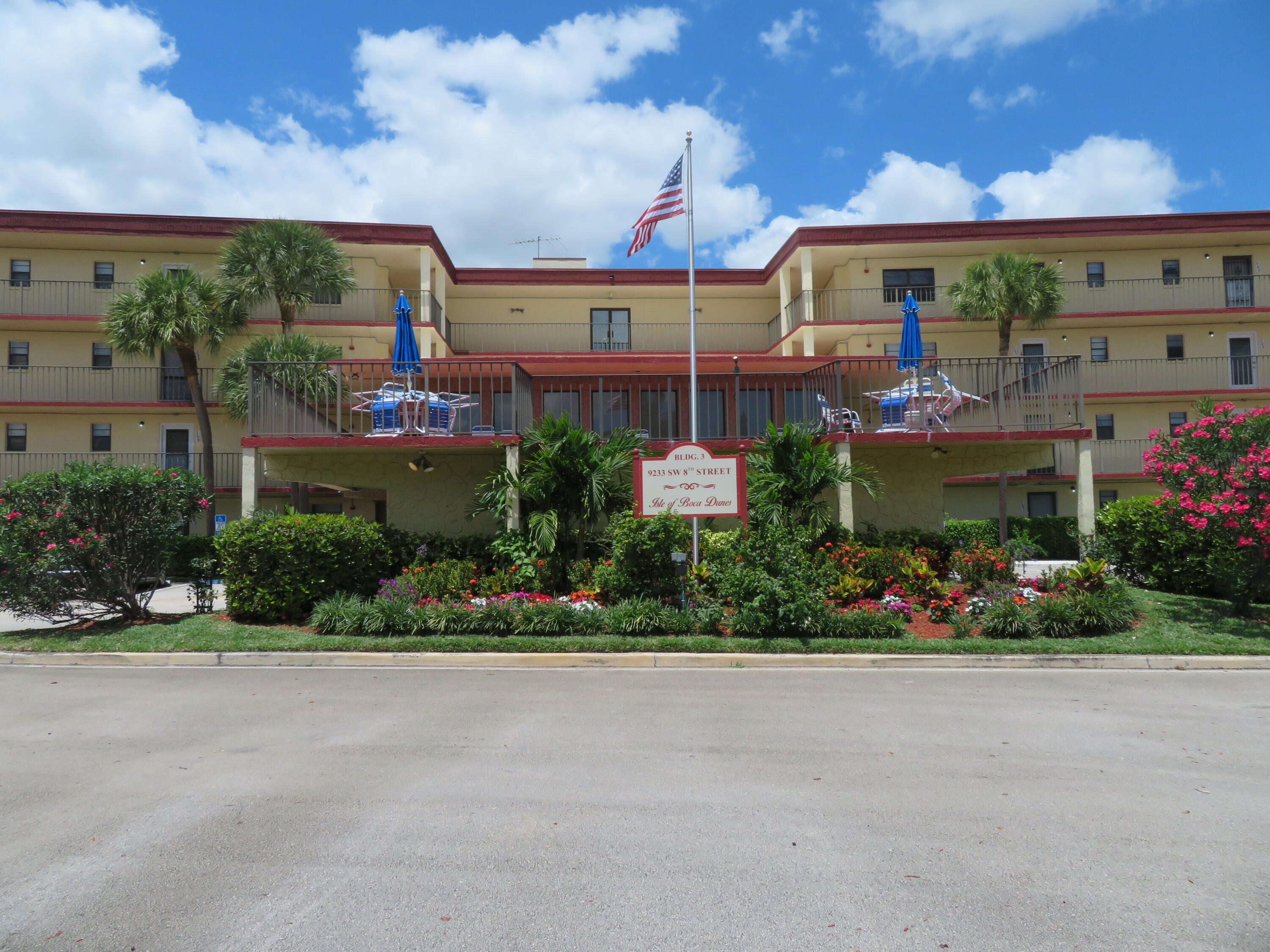 1 9233 BLDG Front