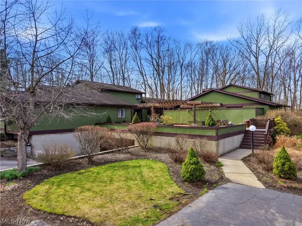 $245,000 | 17650 Walnut Trail, Chagrin Falls, OH 44023