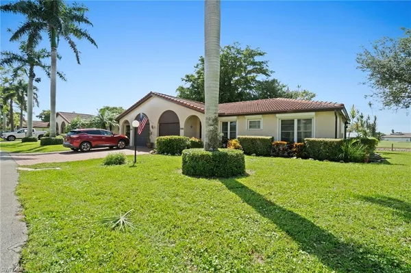$324,999 | 1037 Forest Lakes Drive, Unit 8D, Naples, FL 34105