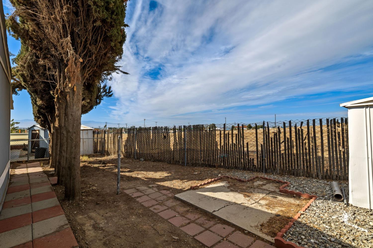 8300 Kern Canyon Road, Unit 156 Bakersfield, CA 93306 - Photo 27 of 40 a view of a backyard of the house
