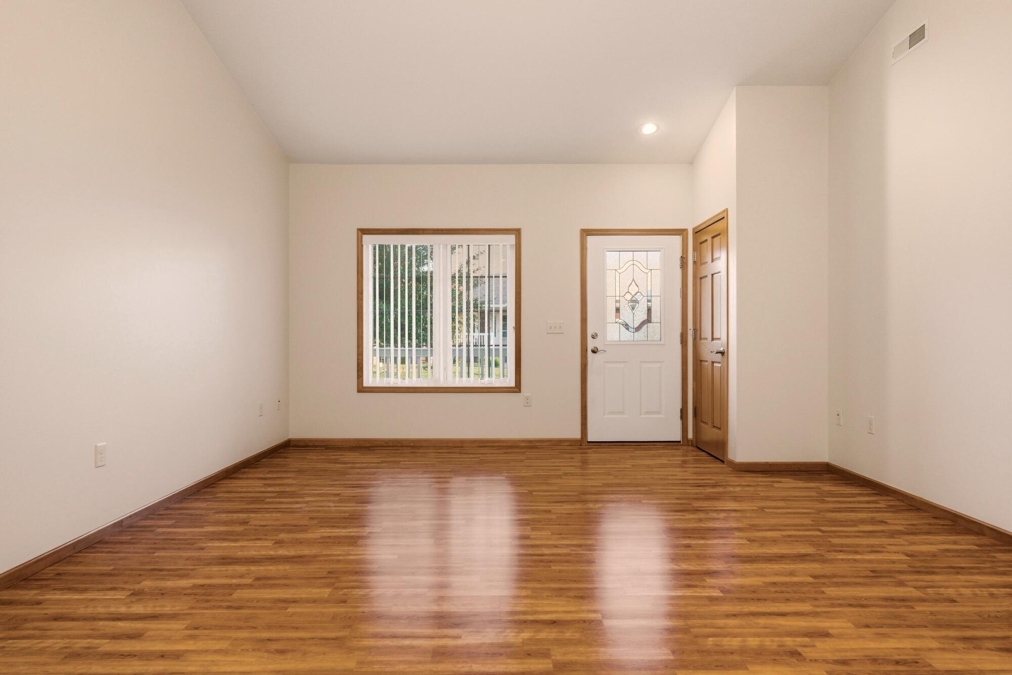 1321 Barson Place, Unit 50 Onalaska, WI 54650 - Photo 5 of 20 5_005_dsc04664