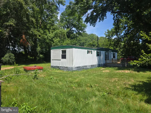 a view of house with backyard