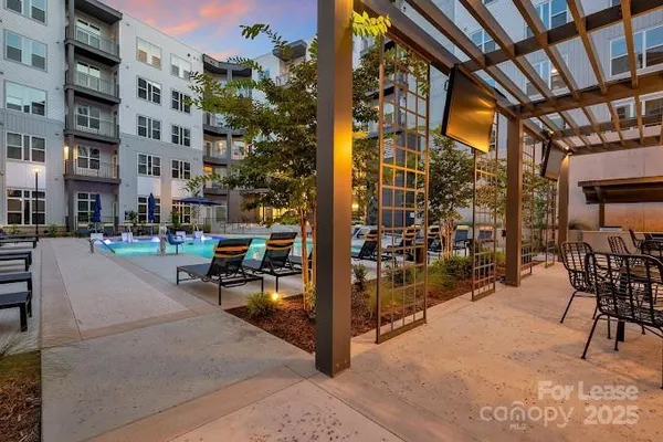 $2,628 | 2020 West Morehead Street, Unit 5G, Charlotte, NC 28208