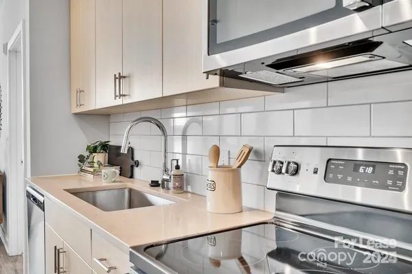 $2,628 | 2020 West Morehead Street, Unit 5G, Charlotte, NC 28208