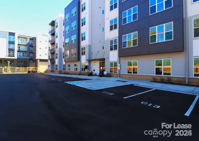 $3,000 | 2020 West Morehead Street, Unit 5G, Charlotte, NC 28208