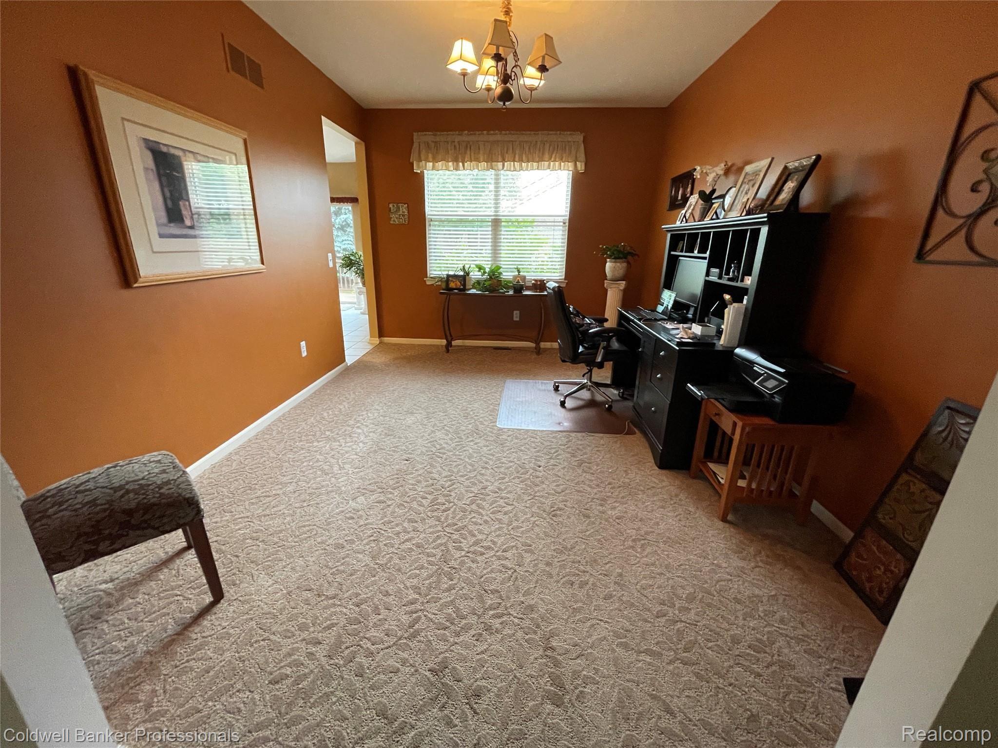 2541 Florence Drive Rochester, MI 48309 - Photo 14 of 33 Dining Room