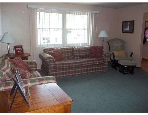 4404 Ruth Drive Monroeville, PA 15146 - Photo 3 of 18 Living Room.