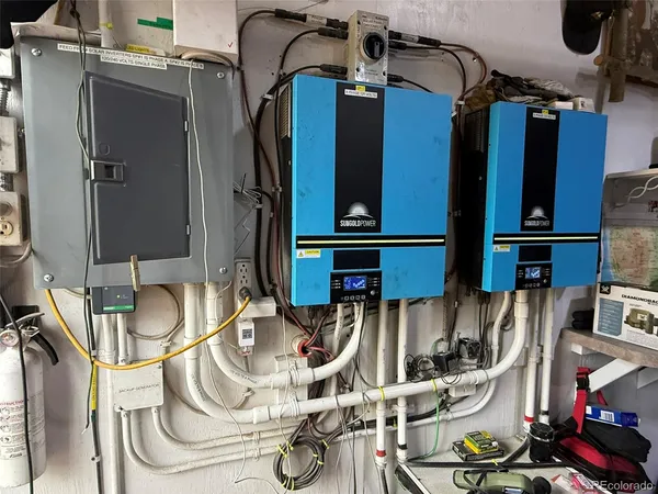 a view of an entryway with a livingroom