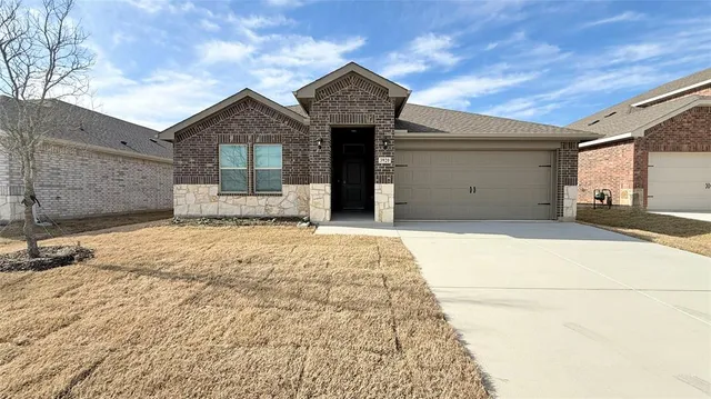 $2,449 | 3920 Limestone Blf Drive, Celina, TX 75009