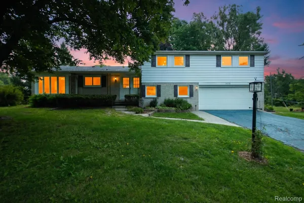 $394,900 | 26178 Greythorne Trail, Farmington, MI 48334
