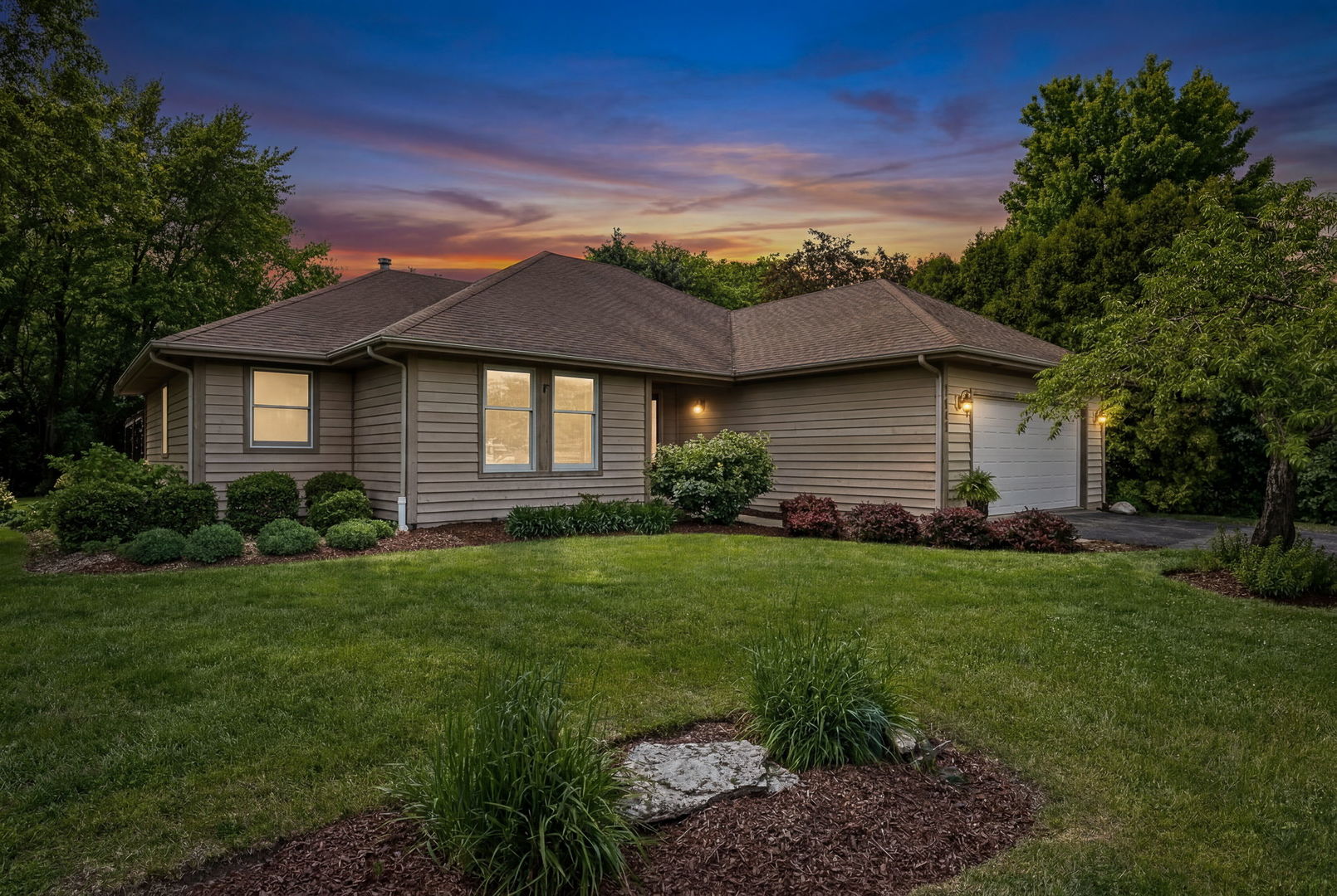 1680 Logan Street Roselle, IL 60172 - Photo 1 of 49