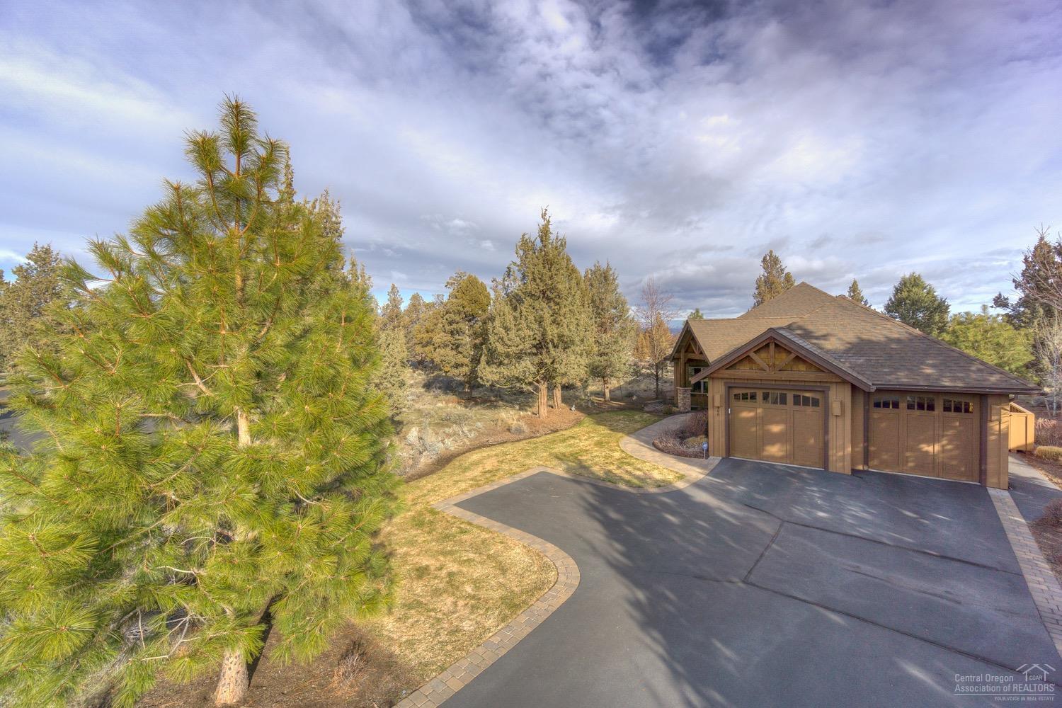 200 Vista Rim Drive Redmond, OR 97756 - Photo 1 of 25 Gallery Image 1