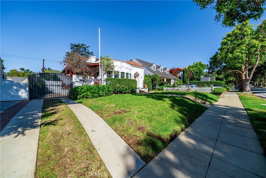 107 Annandale Road Pasadena, CA 91105 - Photo 5 of 52