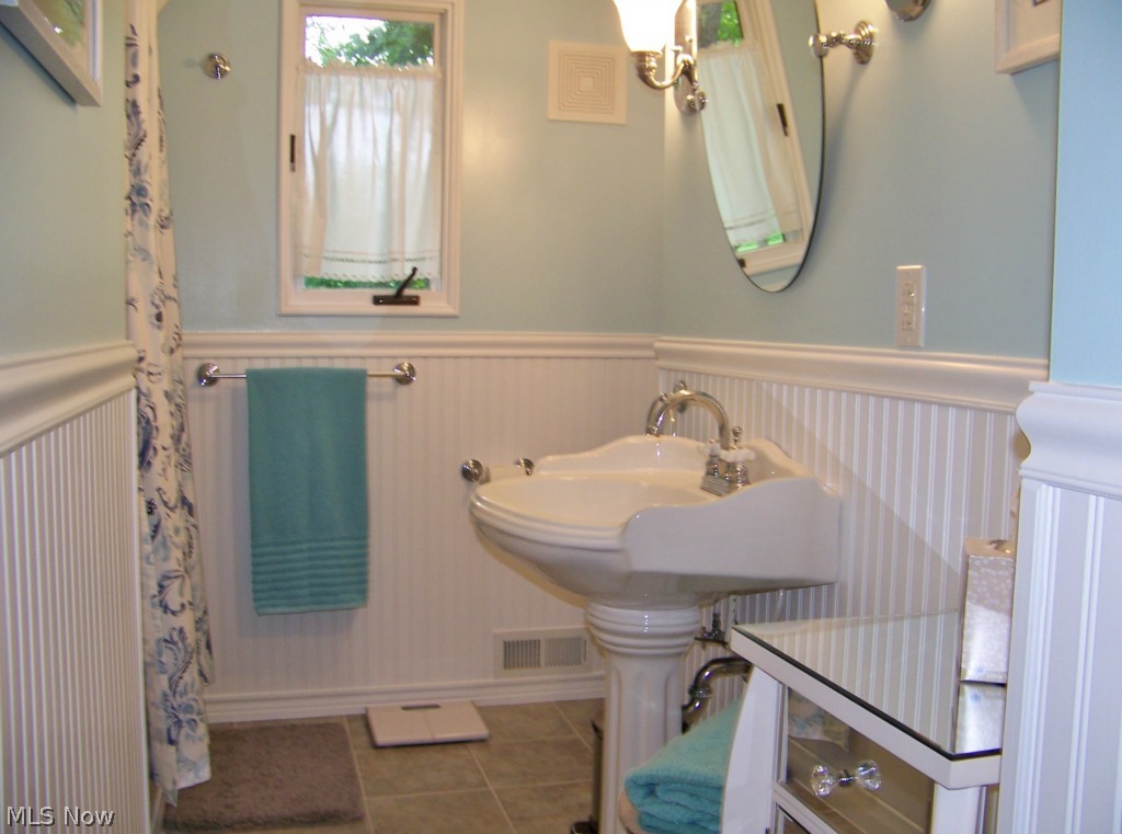 5710 Ridge Road Wadsworth, OH 44281 - Photo 8 of 15 Full bath