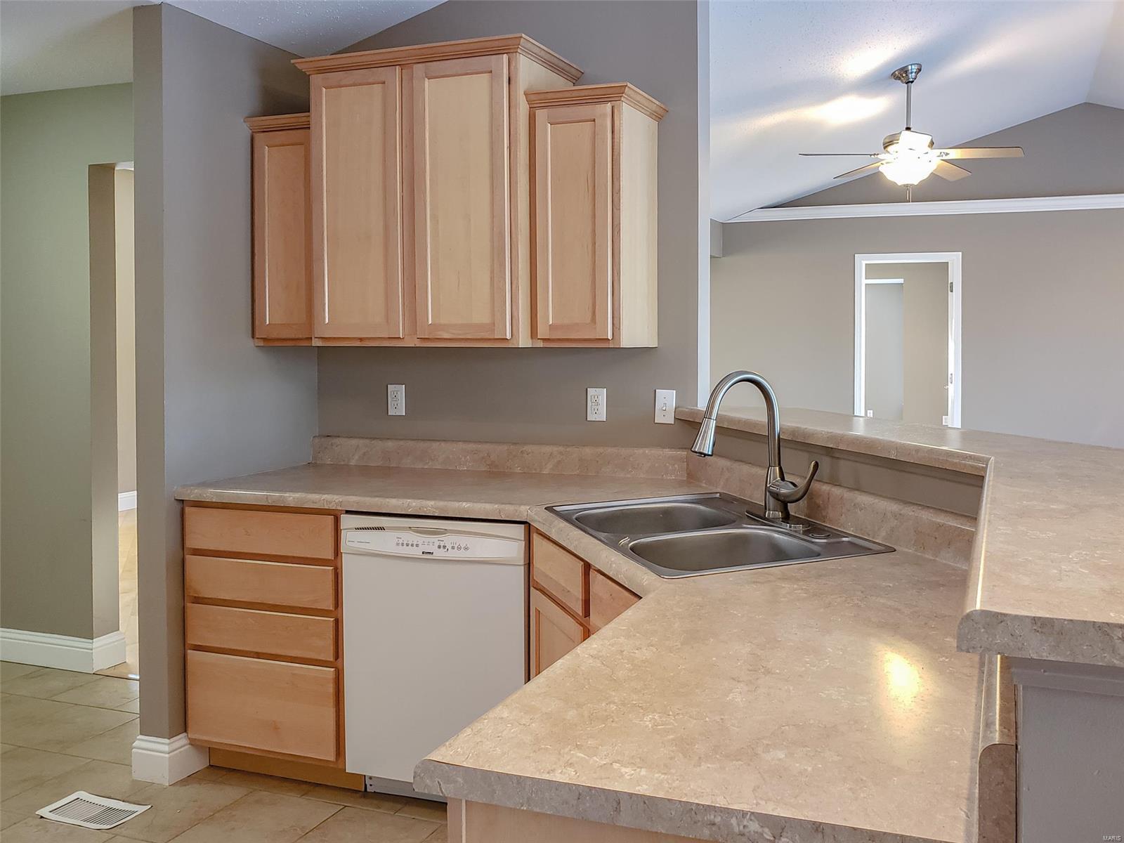 714 Wheatfield Road O'Fallon, IL 62269 - Photo 13 of 33