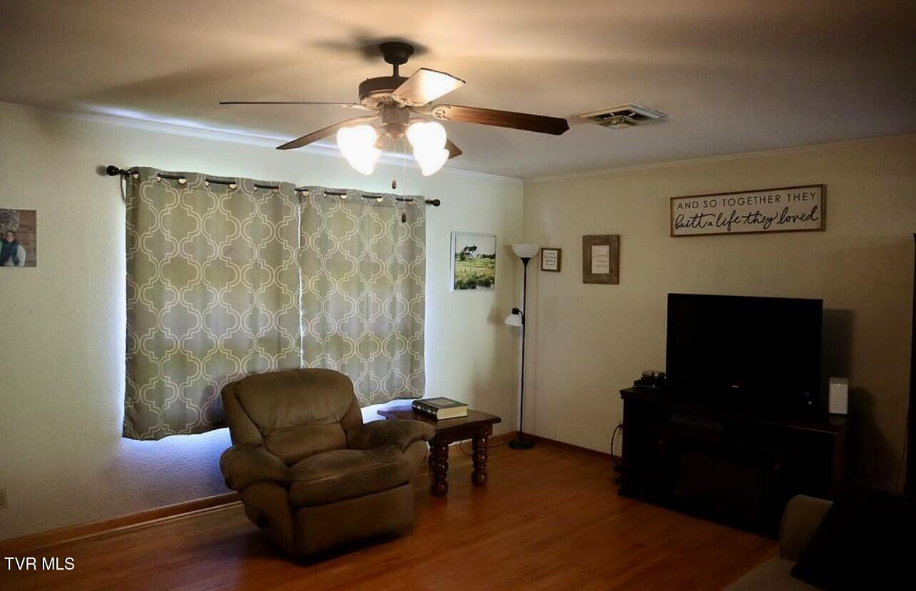 3219 Dungannon Road Coeburn, VA 24230 - Photo 27 of 65 Living room 2