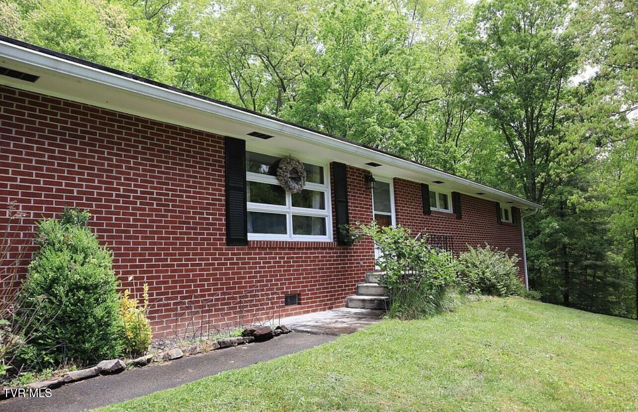 3219 Dungannon Road Coeburn, VA 24230 - Photo 3 of 65 Front 3
