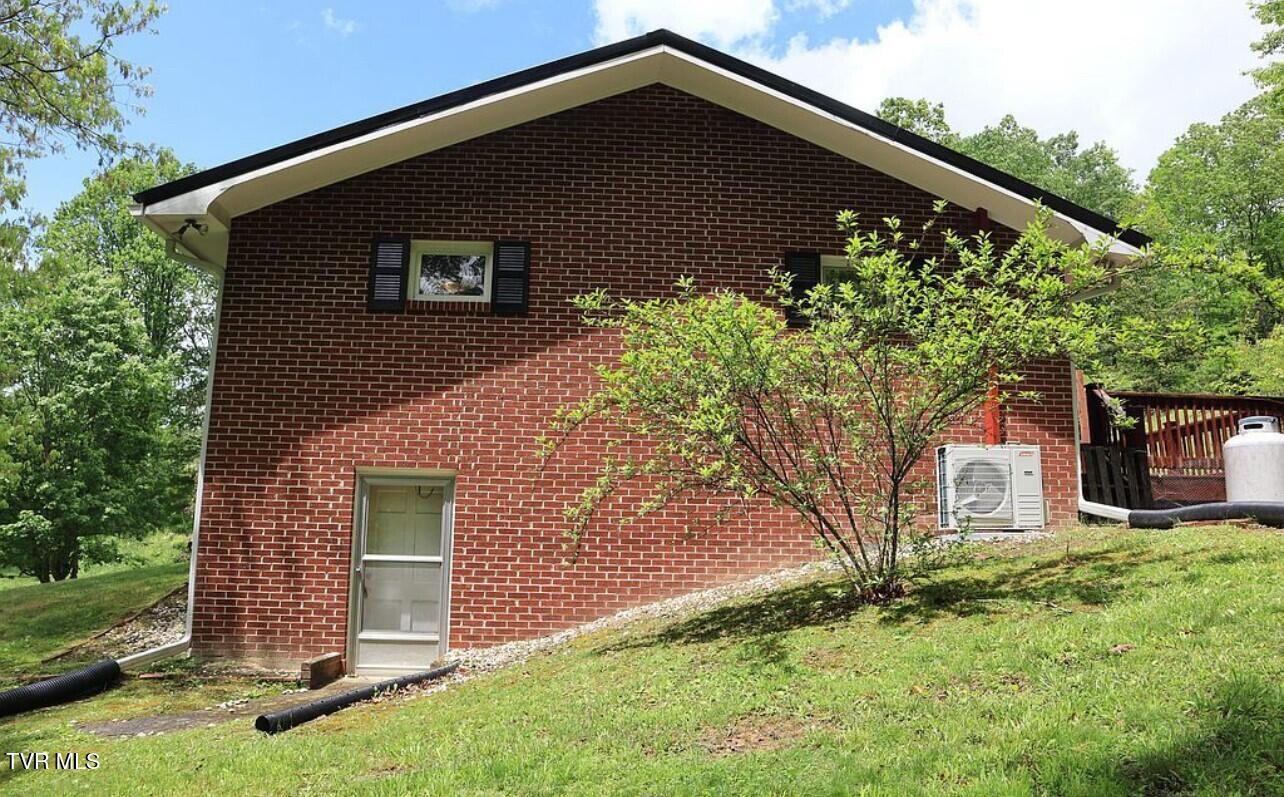 3219 Dungannon Road Coeburn, VA 24230 - Photo 7 of 65 Side