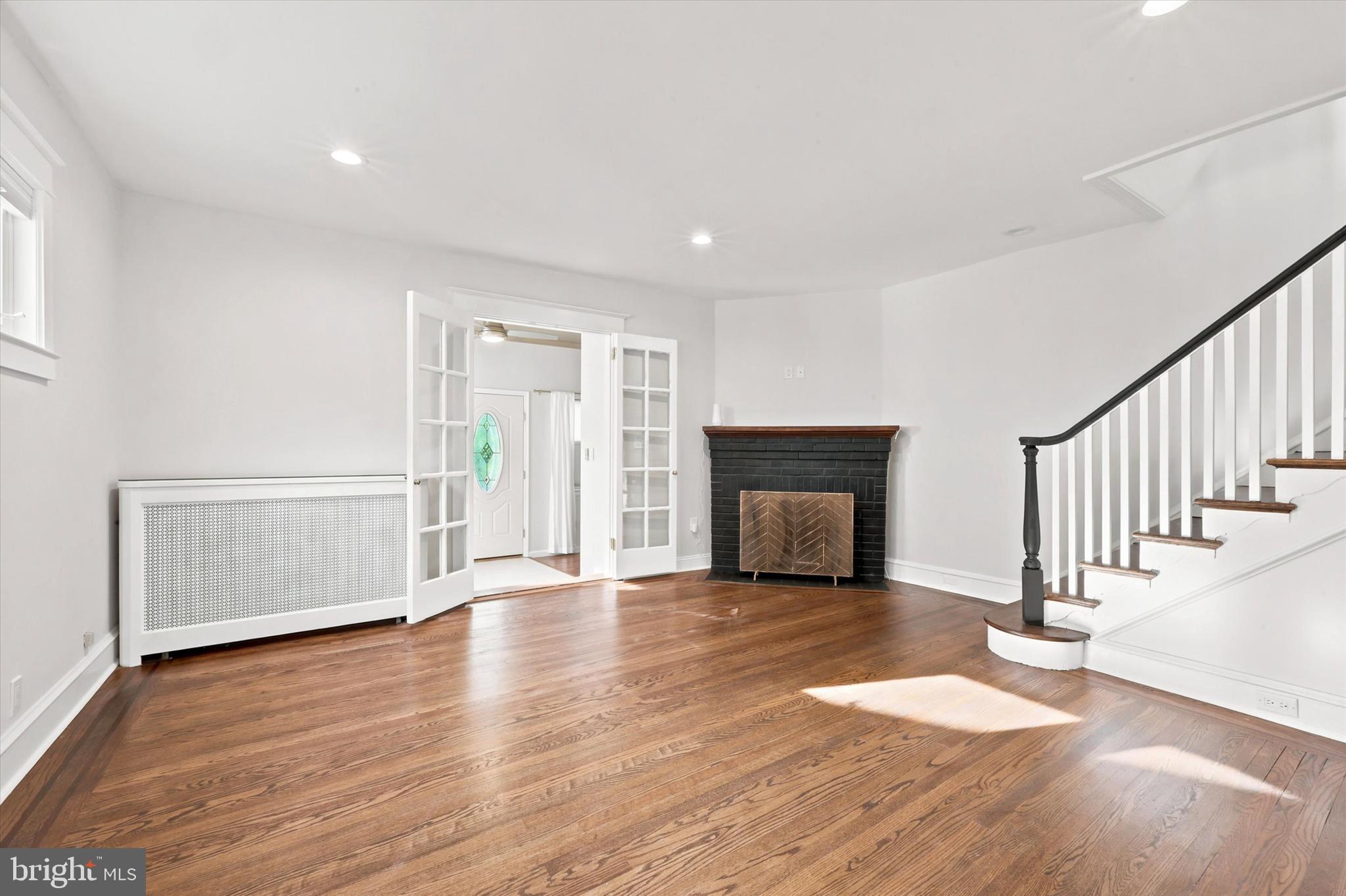204 Harding Avenue Havertown, PA 19083 - Photo 3 of 23 Sun drenched family room
