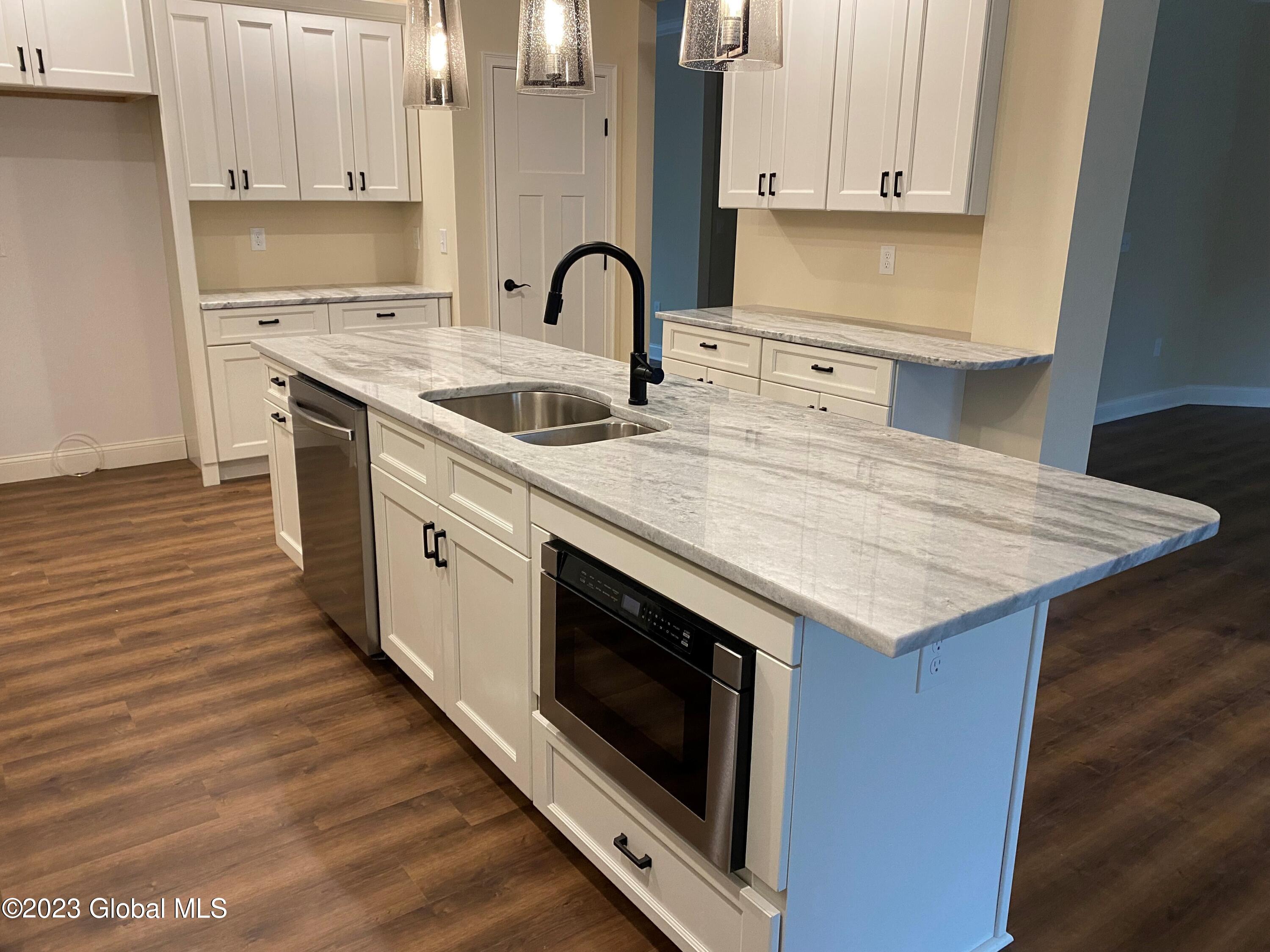 11 Kasper Drive Halfmoon, NY 12065 - Photo 7 of 16 11 Kasper Dr 6