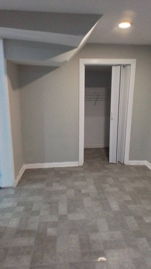 6827 South Green Street Chicago, IL 60621 - Photo 9 of 24 a view of an empty room