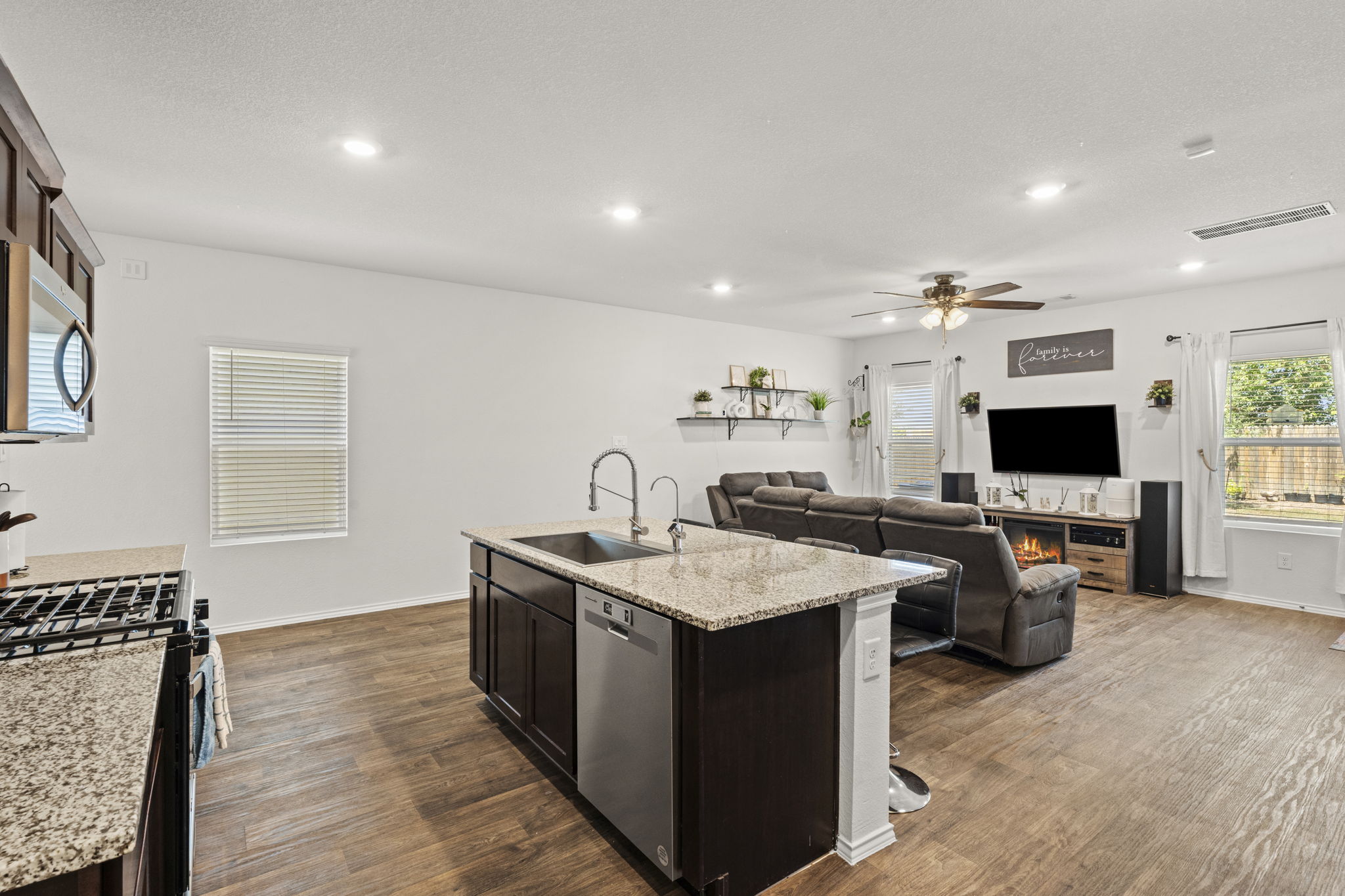 312 Sickle Loop Kyle, TX 78640 - Photo 12 of 40 Gallery Image 12