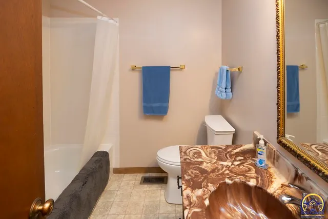 $235,000 | 3330 Southeast Placid Court, Topeka, KS 66605