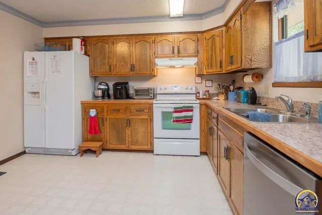 $235,000 | 3330 Southeast Placid Court, Topeka, KS 66605