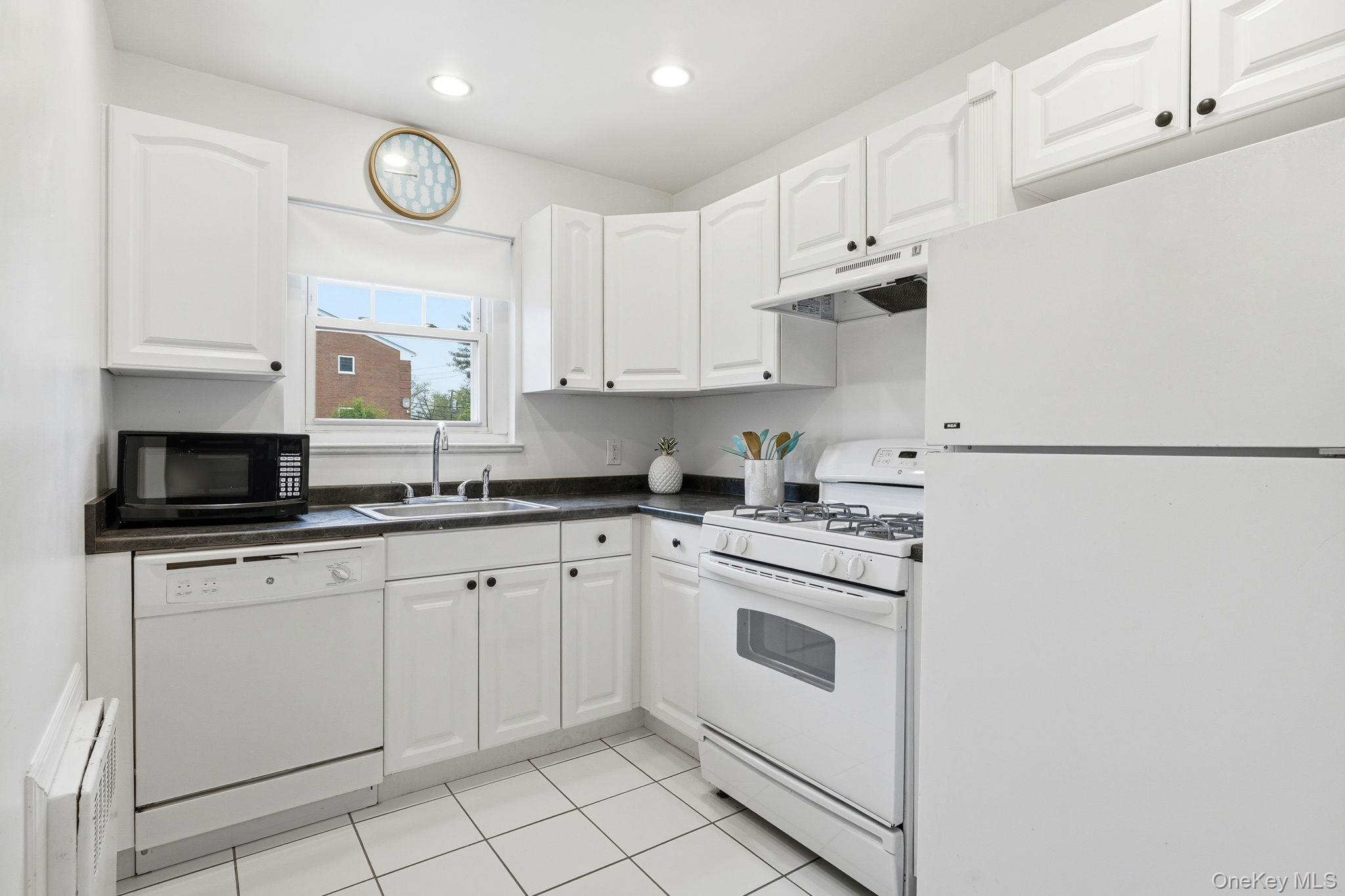 1879 Crompond Road, Unit C10 Peekskill, NY 10566 - Photo 5 of 15