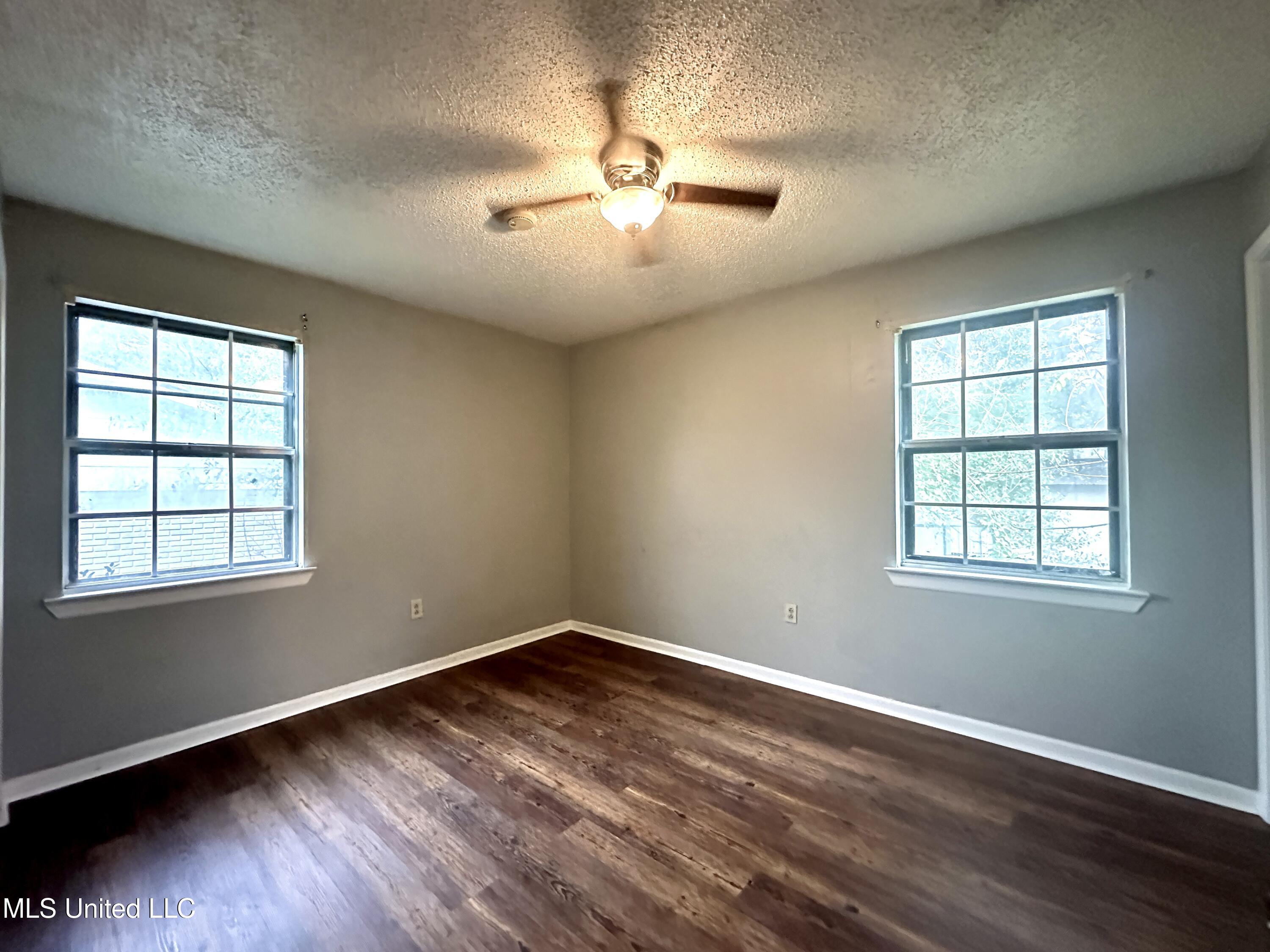 109 11th Street McComb, MS 39648 - Photo 8 of 17 IMG_9110