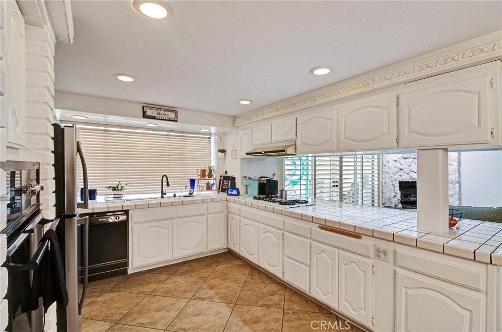 16410 Wintun Road Apple Valley, CA 92307 - Photo 15 of 69