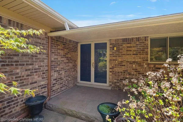 $450,000 | 3120 Hartford Lane, Utica, MI 48316