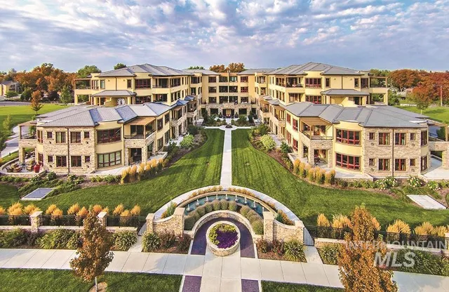 $685,000 | 3005 W Crescent, Unit 302, Boise, ID 83706