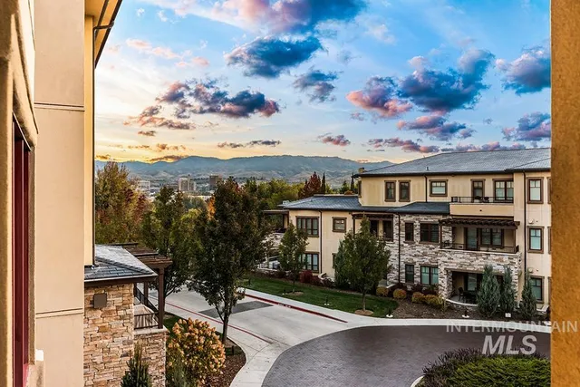 $685,000 | 3005 W Crescent, Unit 302, Boise, ID 83706