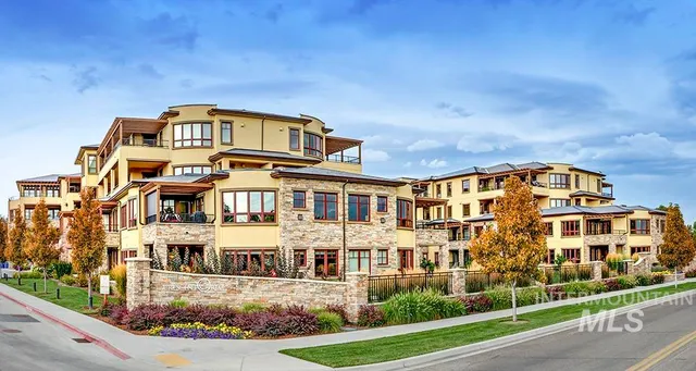 $685,000 | 3005 W Crescent, Unit 302, Boise, ID 83706