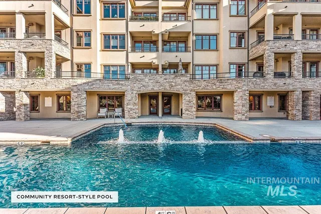 $685,000 | 3005 W Crescent, Unit 302, Boise, ID 83706