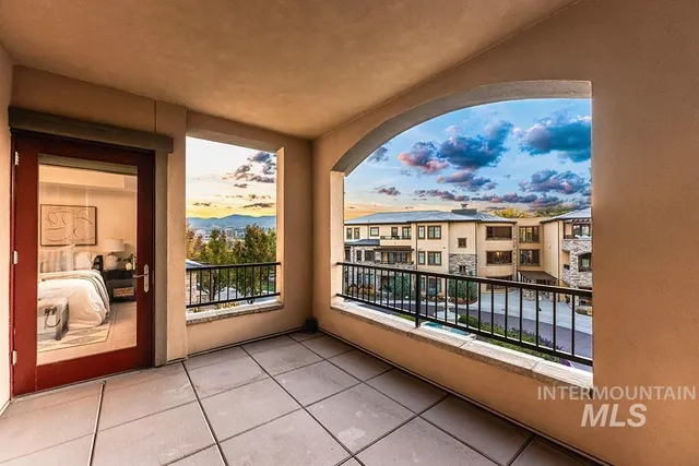 $685,000 | 3005 W Crescent, Unit 302, Boise, ID 83706