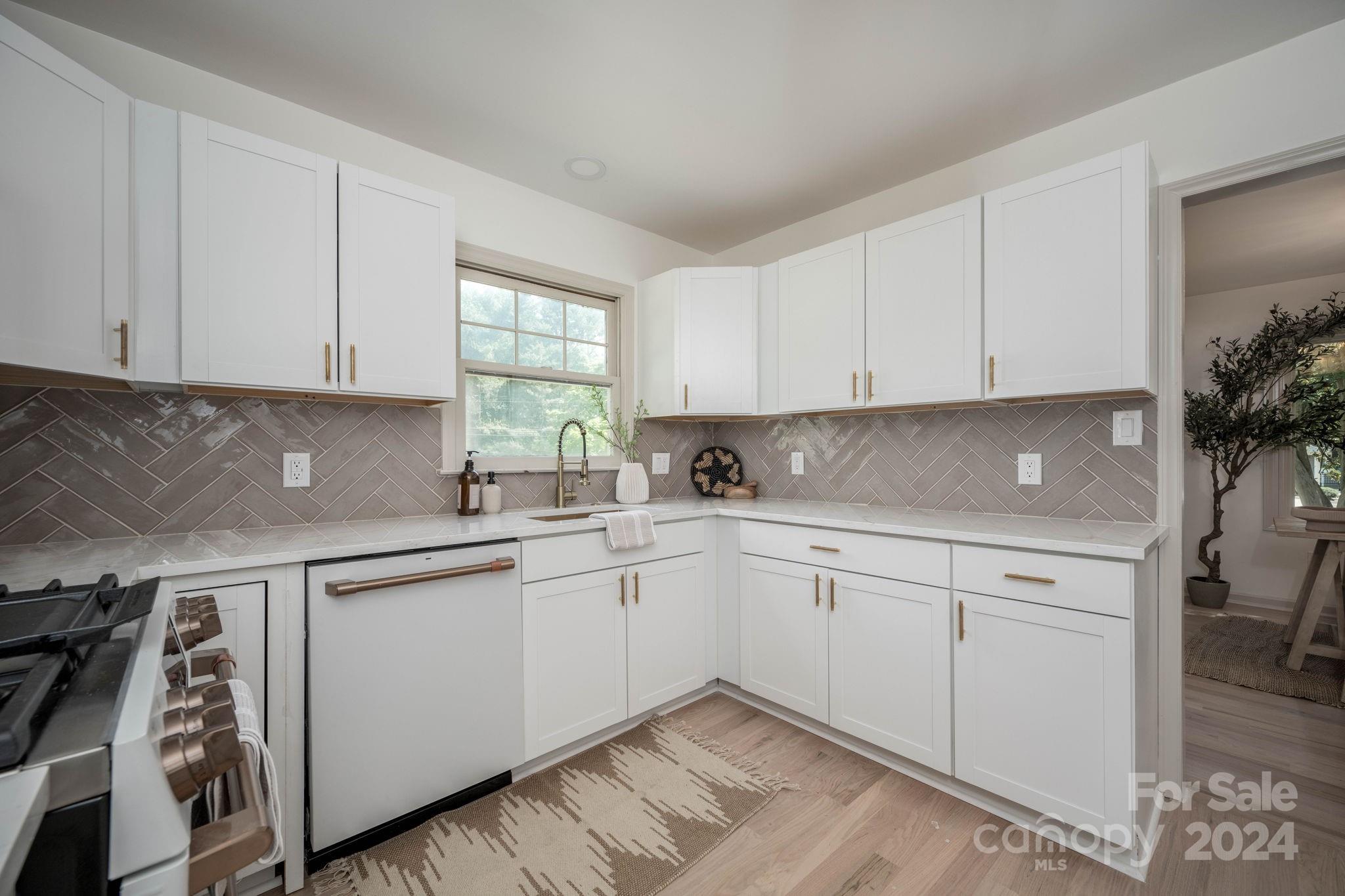 5927 Portburn Road Charlotte, NC 28211 - Photo 7 of 26 Gallery Image 7