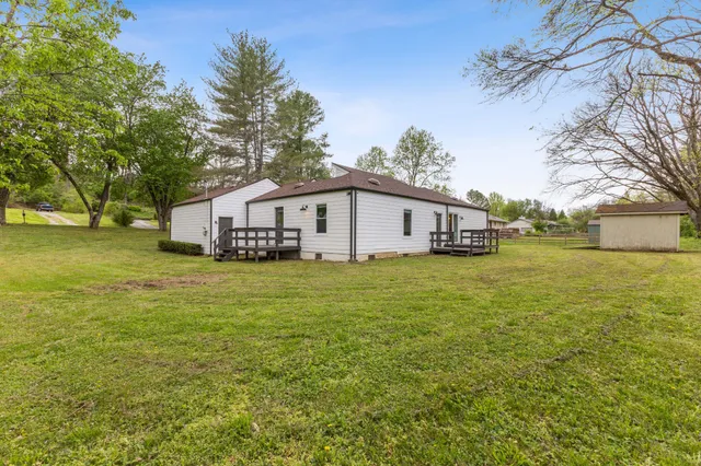 a view of house with garden