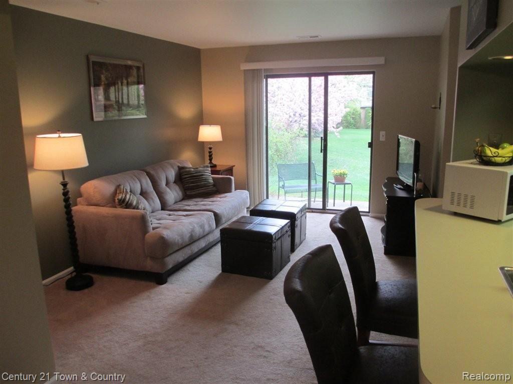 1503 Meadowside Drive Rochester, MI 48307 - Photo 5 of 16 Living Room 1.jpg