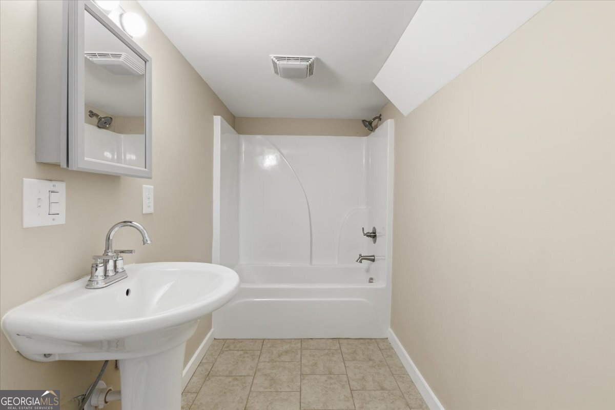 305 Grove Avenue Southeast Lindale, GA 30147 - Photo 15 of 36