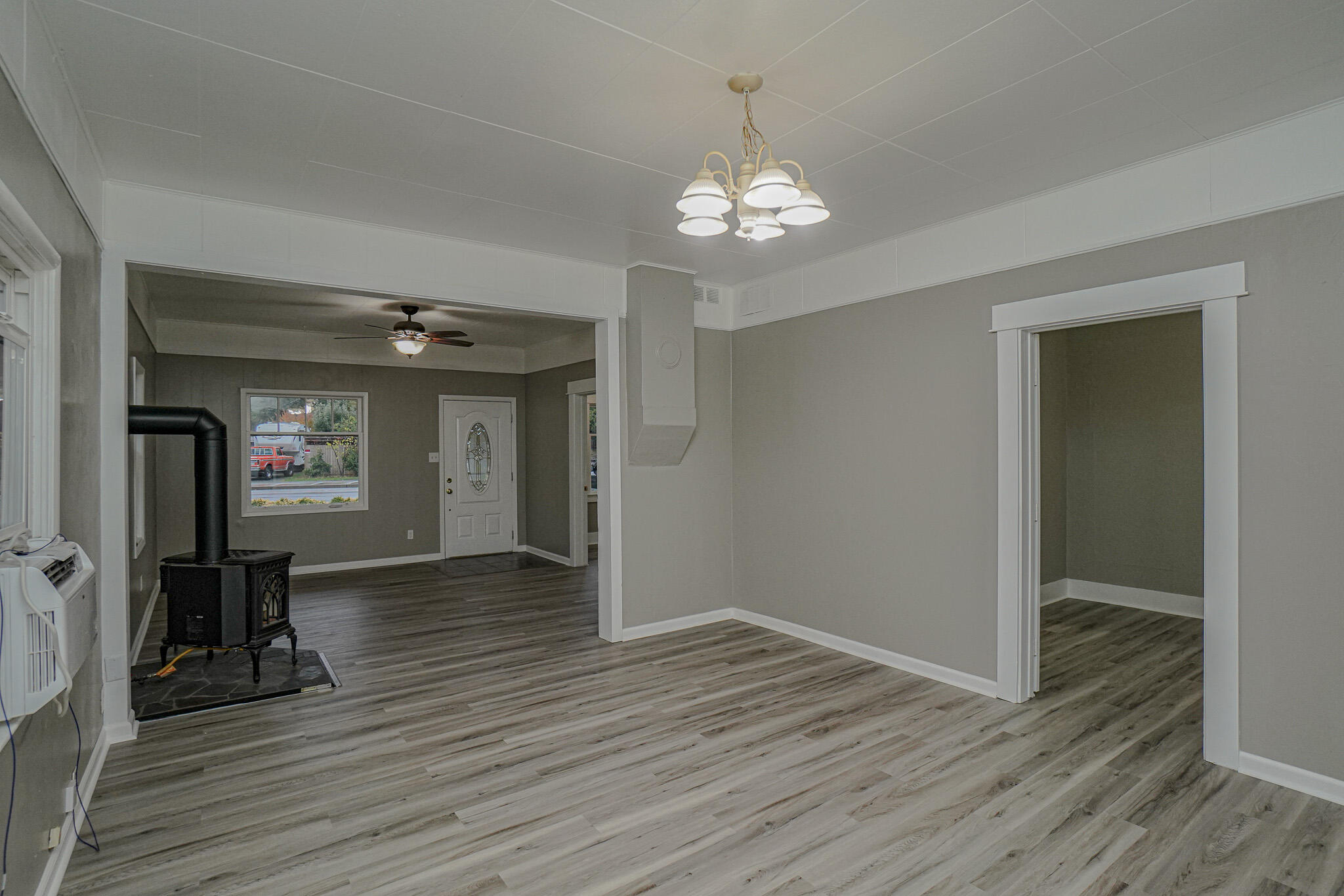 610 West 4th Street Phoenix, OR 97535 - Photo 6 of 32 DSC09989