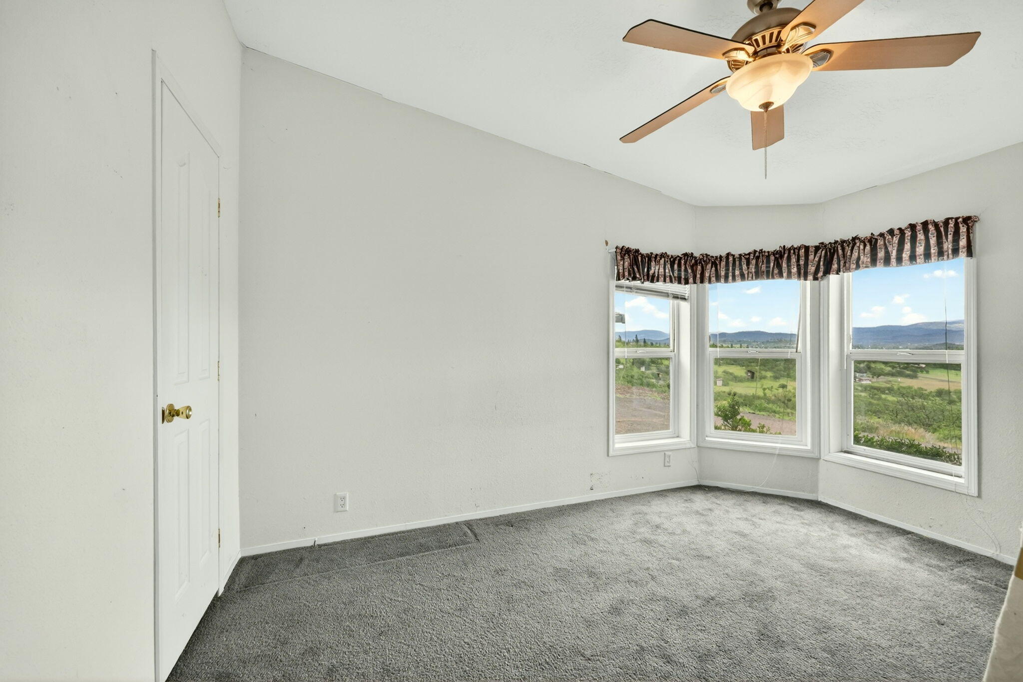 1374 West Linn Road Eagle Point, OR 97524 - Photo 31 of 45 Bedroom 2