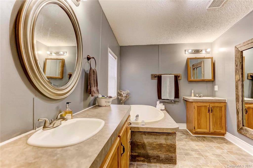 2111 Hart Road Charlotte, NC 28214 - Photo 14 of 23 Gallery Image 14